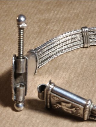 Pulsera de Plata con Diseño Étnico