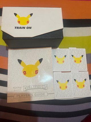 Caja Entrenador Elite Pokémon Celebrations