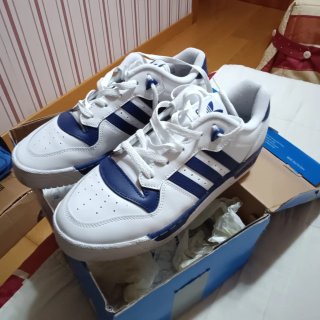 Zapatillas Adidas Blancas y Azules