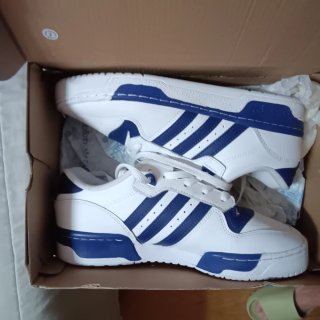 Zapatillas Adidas Blancas y Azules