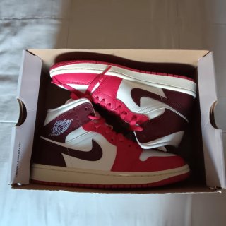 Zapatillas Jordan Rojas y Blancas Nuevas