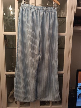Pantalón ancho rayas azul y blanco
