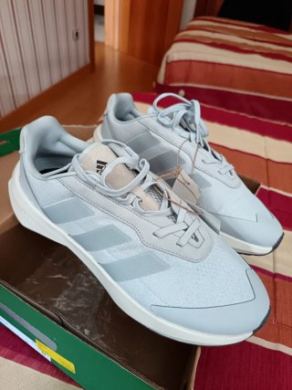 Adidas Zapatillas Grises y Blancas Nuevas