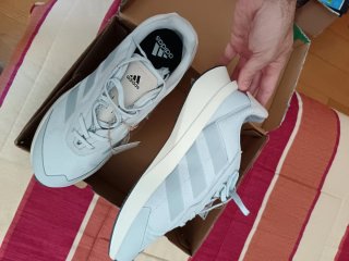 Adidas Zapatillas Grises y Blancas Nuevas