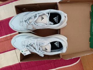 Adidas Zapatillas Grises y Blancas Nuevas