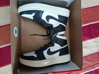 Zapatillas Jordan Negras y Blancas