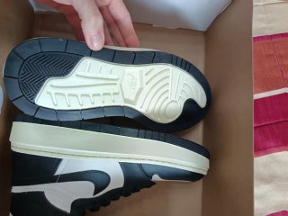 Zapatillas Jordan Negras y Blancas