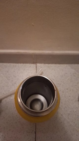 Termo de agua amarillo