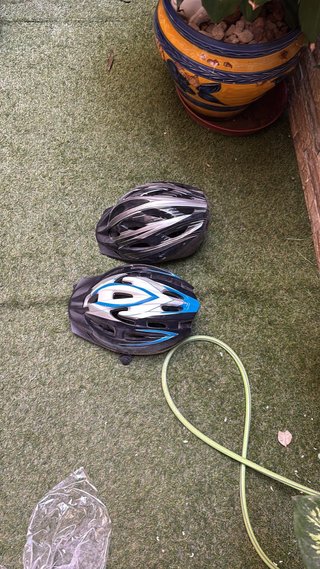 dos Bicicletas  plateadas