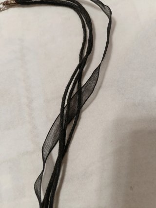 Collana di cordino con ciondolo
