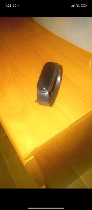 Reloj inteligente negro y plateado
