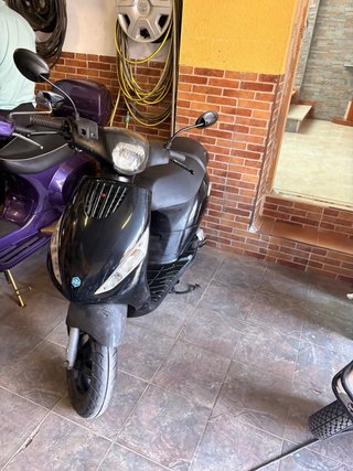 Piaggio Zip 50 Scooter Negra