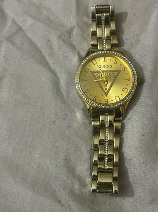 Reloj Guess Dorado con Cristales