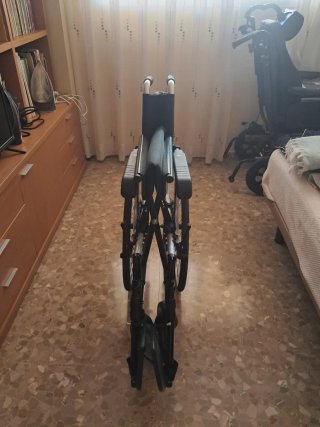 Silla de ruedas manual autopropulsable