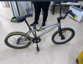 Bicicleta BMX plateada