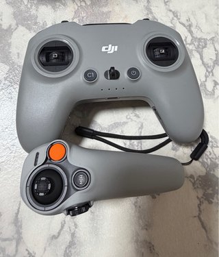 Combo DJI Avata 2 con 2 mandos