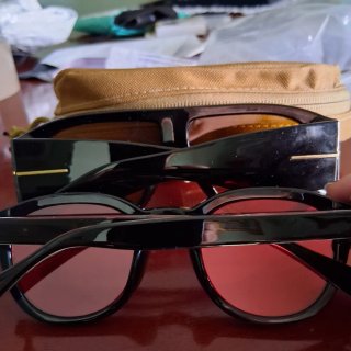 Lote 2 Gafas + Funda Negra y Roja