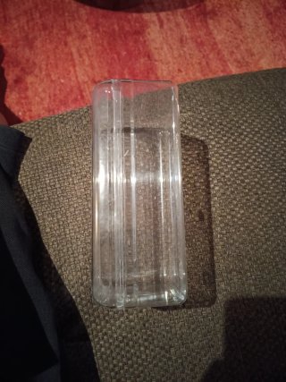 Caja mediana de cristal para guardar cosas