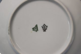 Cenicero decorado a mano con oro de ley.