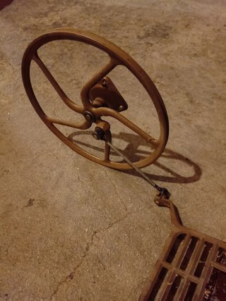 Pedal y Rueda Máquina Coser Antigua