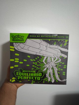 Caja Entrenador Élite Pokémon Megaevolución