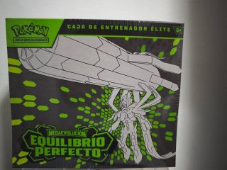 Caja Entrenador Élite Pokémon Megaevolución