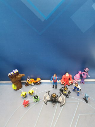 Lote de 15 figuras PVC, moto space quest y mas