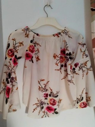 Blusa Ombro a Ombro Floral Manga Flare