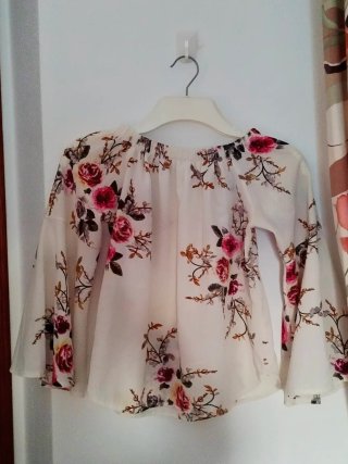 Blusa Ombro a Ombro Floral Manga Flare