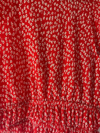 Blusa Bershka flores roja talla S