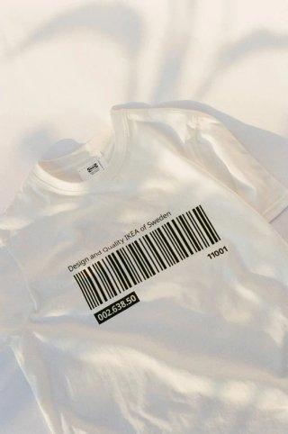 T-shirt IKEA EFTERTRÄDA bianca codice a barre