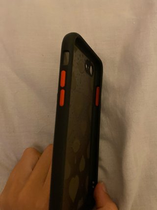 Funda iPhone 7/8 estampado corazones con ojos.