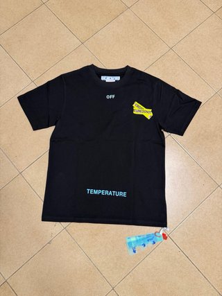 T-shirt Off-White nera con stampa Fire Line