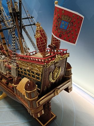 Maqueta Galeón La couronne 66 x 68 x 17 cm + vitrina a medida