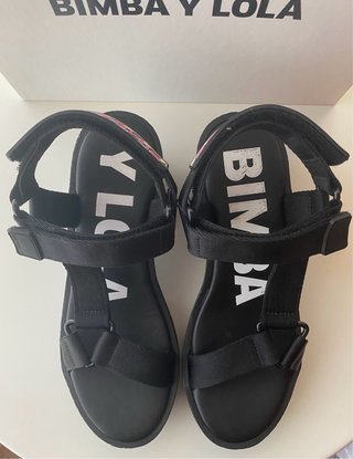 Sandalias BIMBA Y LOLA negras y multicolor