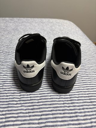 Adidas Superstar Negras y Blancas