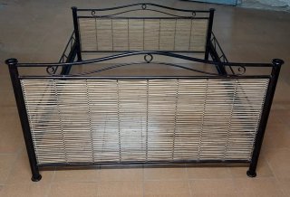 Cama Hierro Forjado y Bambú Diseño