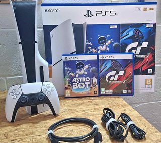 Playstation 5 Slim Blanca + 2 Juegos