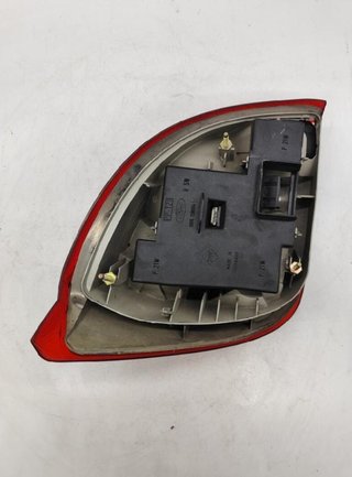 Piloto trasero derecho ford 1103284 fiesta 2214