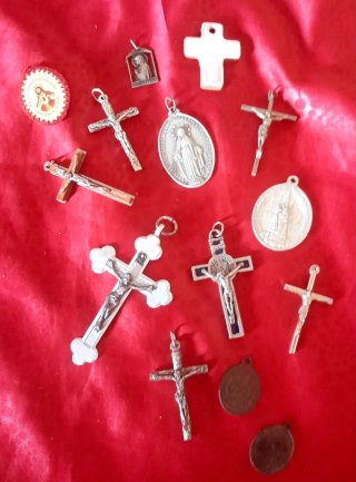 Lote religioso antiguo
