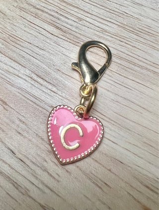 Pingente Coração Rosa Letra C Dourado