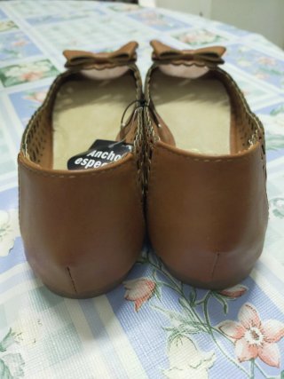 Manoletinas marrones de ancho especial