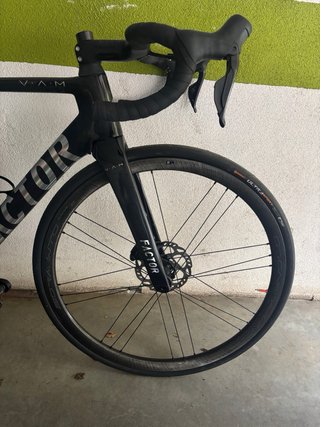 Bicicleta de carretera Factor Ostro VAM