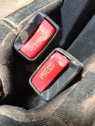 ENGANCHE CINTURON TRASERO CENTRAL Kia Carens (RP)(2013->)
