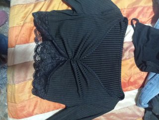 Top Crop Canalé Negro con Encaje Talla L