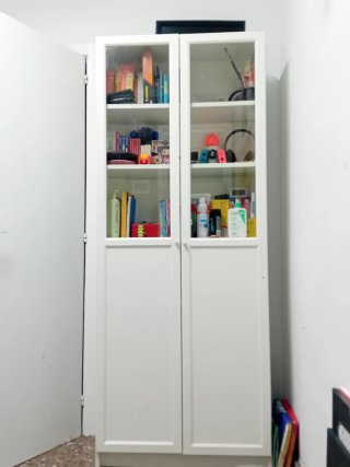 Mueble blanco puertas cristal Ikea