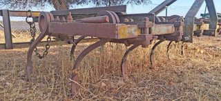 Cultivador 11 brazos con rastra labor 2,40 m.