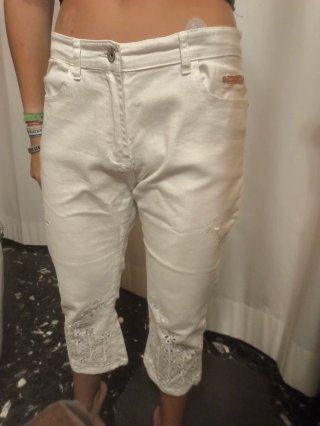 Pantaloni bianchi cotone con decorazioni ricamate