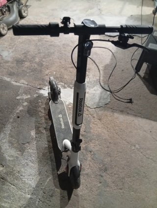 Patinete Eléctrico Reebok