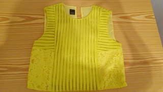 Camiseta mujer amarilla encaje